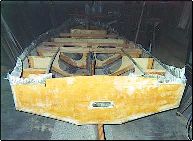 boat2.jpg (16484 bytes)